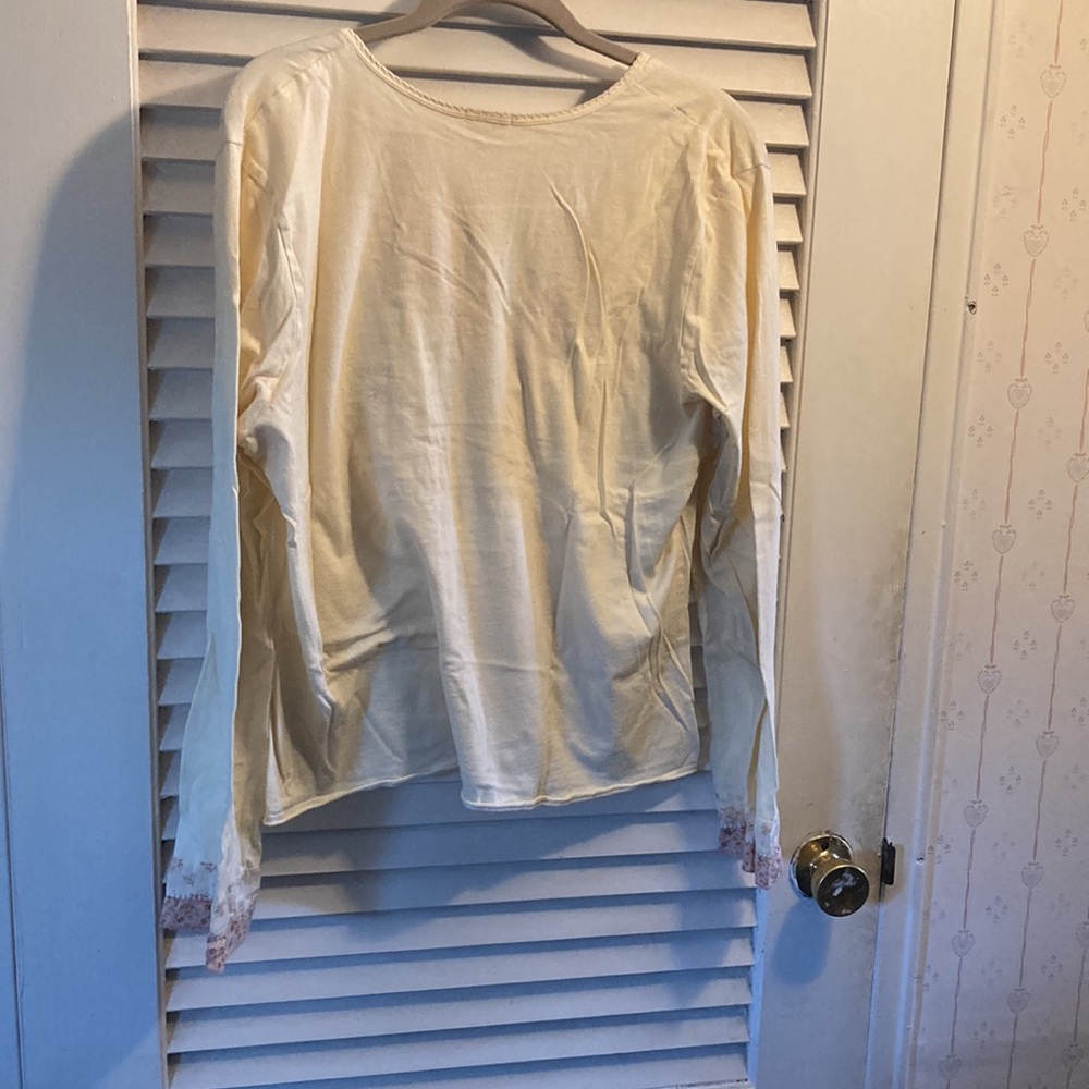 Old Navy - XL long sleeve cream shirt with flowers - Picture 7 of 10